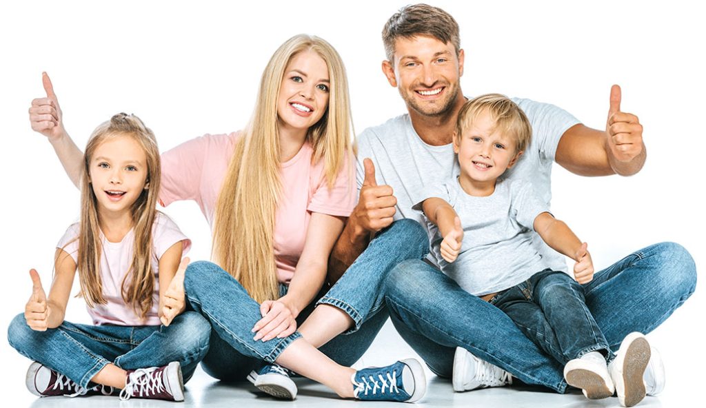 Rodzina ciesząca się spokojem finansowym dzięki wsparciu Certus